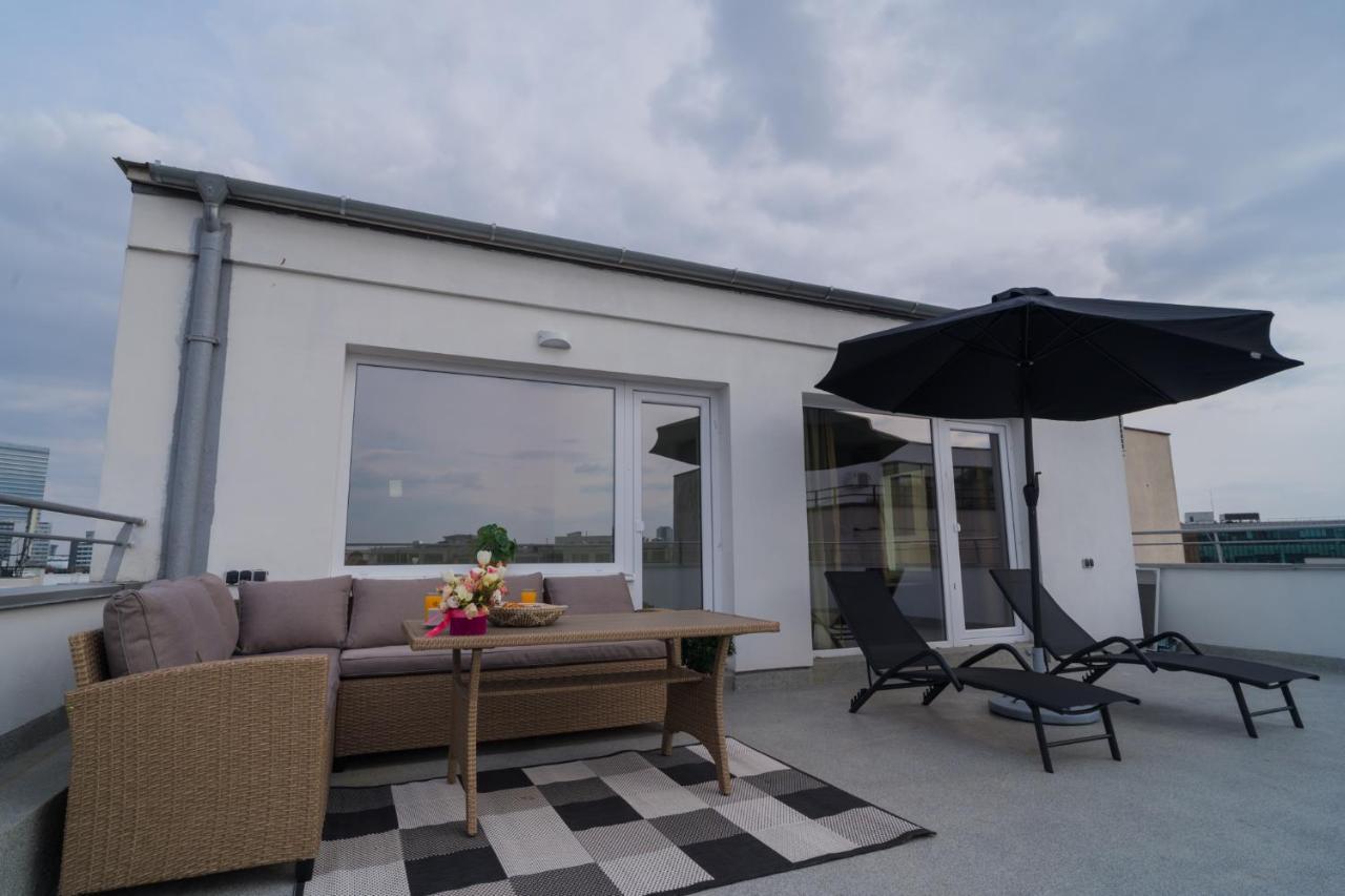 Penthouse With Huge Rooftop Terrace & City View Bukarest Eksteriør billede