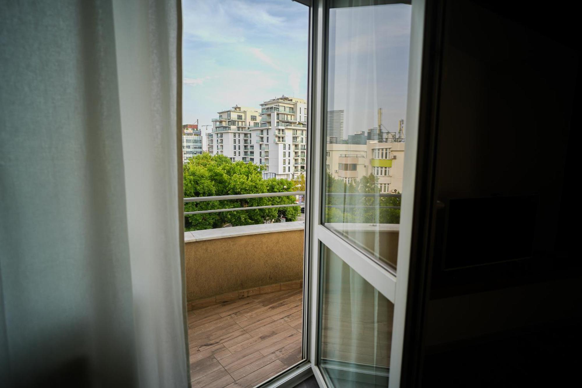 Penthouse With Huge Rooftop Terrace & City View Bukarest Eksteriør billede