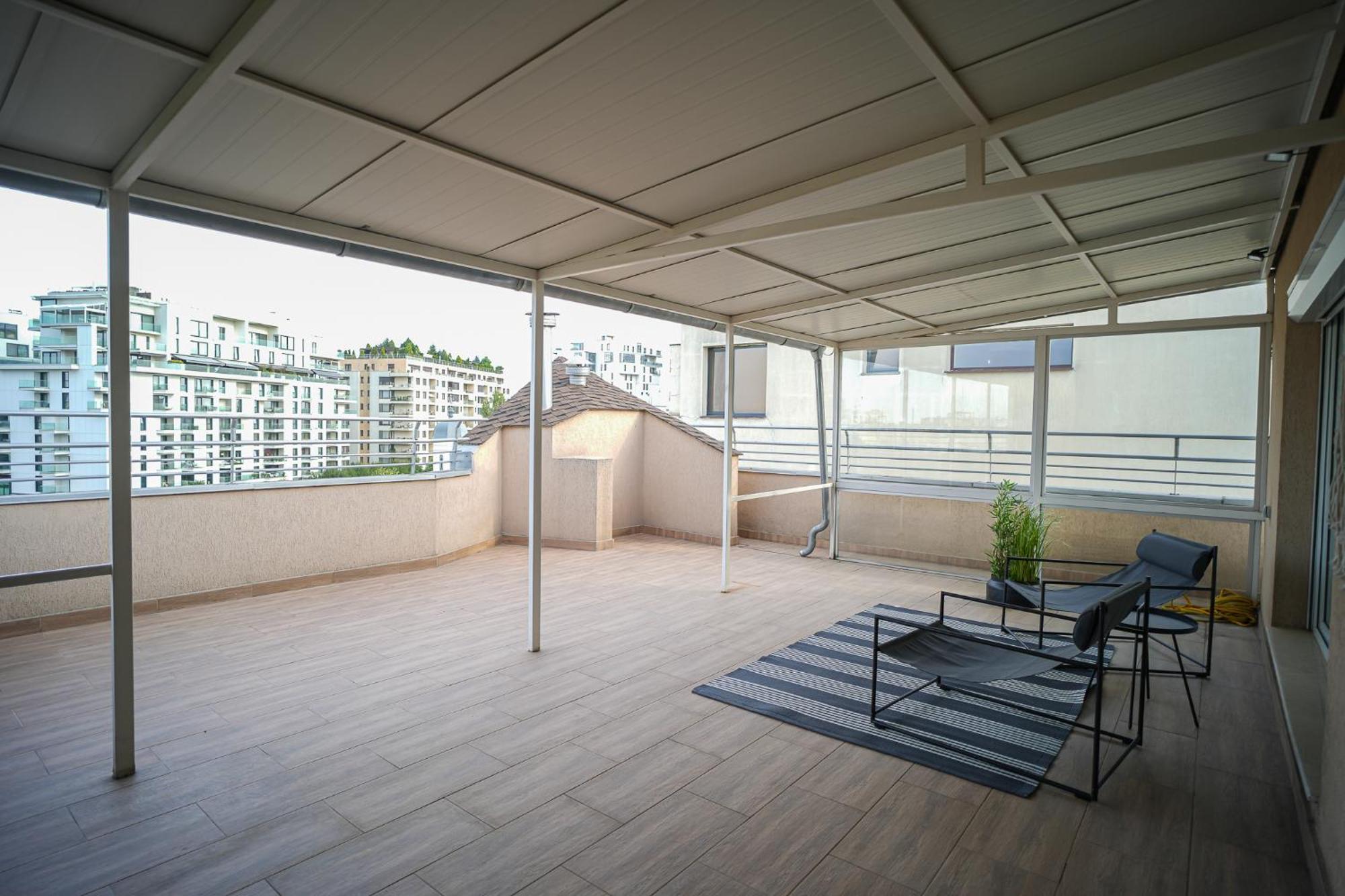 Penthouse With Huge Rooftop Terrace & City View Bukarest Eksteriør billede
