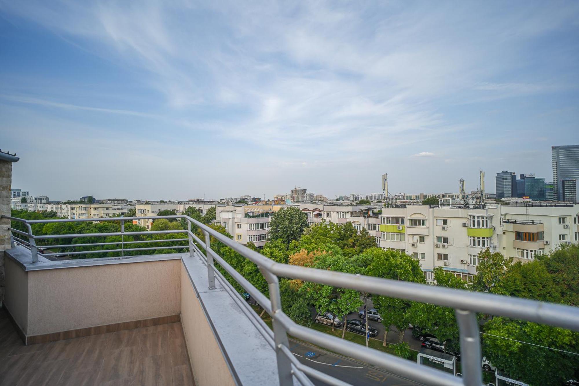 Penthouse With Huge Rooftop Terrace & City View Bukarest Eksteriør billede