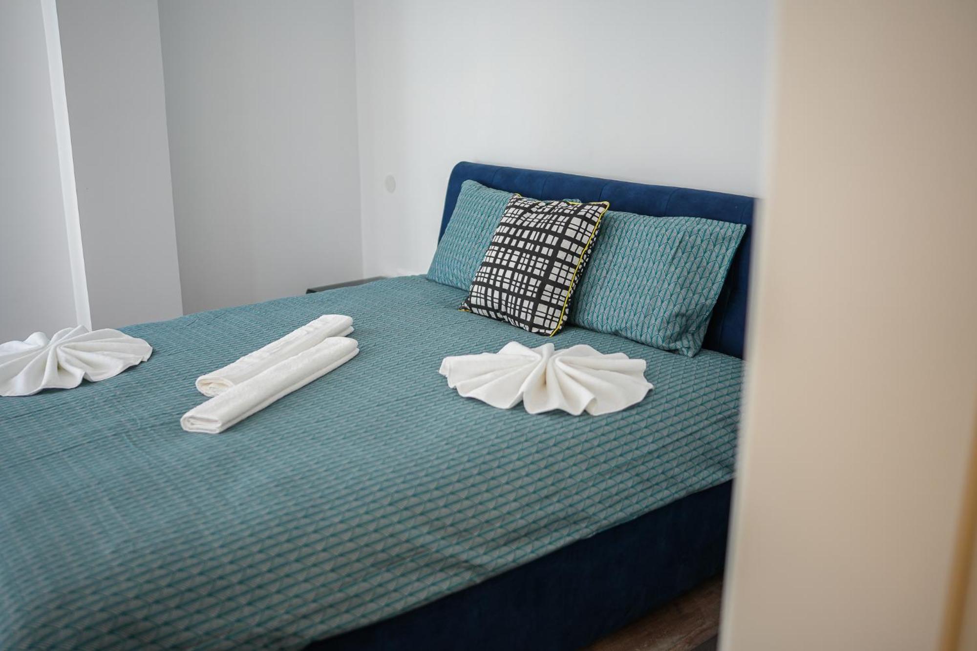 Penthouse With Huge Rooftop Terrace & City View Bukarest Eksteriør billede